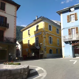 Hotel Central, Saint-Pierre-dʼAlbigny